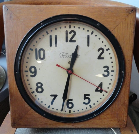 Vintage Warren Telechron Wooden School Wall Clock Runs On Time D/S Cover