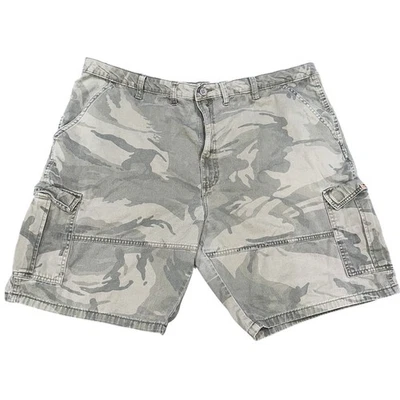 Wrangler Cargo Shorts Mens 44 Green Camo Utility 100% Cotton Gorpcore PILLING - Image 1 of 4