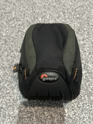 Lowepro Apex 20 AW Compact Camera Case Black Weatherproof Zip Pockets VGC - Image 1 of 4