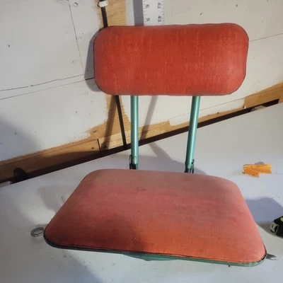 复古橙色乙烯基 1950 年代 1960 年代便携式折叠体育场座椅旋转椅 — 第 1/4 张图片
