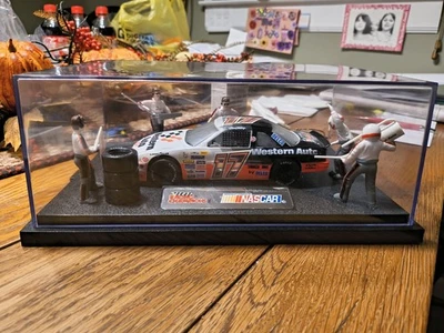 Darrell Waltrip #17 NASCAR Western Auto Racing Champions Car 1:24 Pit Crew Case Foto 1 de 4