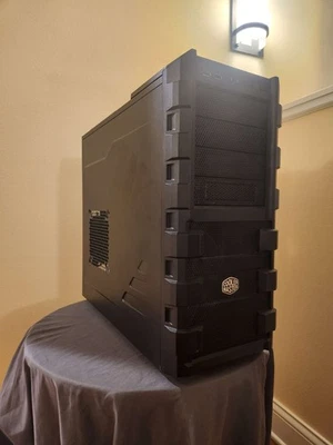 Estuche de escritorio Cooler Master HAF 912 Mid Tower ATX negro - Excelente estado Foto 1 de 4