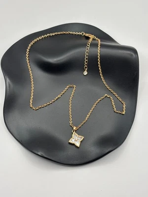 Ожерелье с подвеской из розового золота с перламутром и фианитами - Изображение 1 из 4