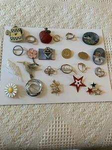 Lot of 25 vintage lapel pins 1970s-90s - Picture 1 of 5
