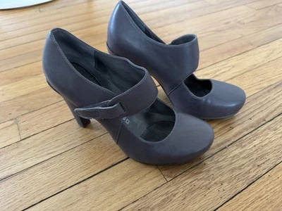 Salto alto feminino Tsubo marrom Mary Jane couro cinza tamanho EUA 8  - Imagem 1 de 4