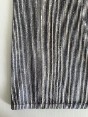 Williams Sonoma 奶油银色和蓝色条纹 100% 真丝桌旗 70 x 16 全新 — 第 1/4 张图片