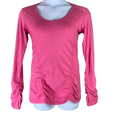 Top tejido talla grande Zella manga larga jaspeado rosa acentos fruncidos agujeros para los pulgares Foto 1 de 4