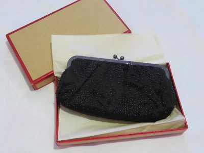 NUEVO CON ETIQUETAS Bolso sin asas negro satinado con cuentas por EXPRESS en CAJA DE REGALO Bolso elegante formal Foto 1 de 4