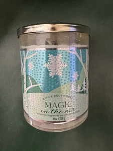 NUEVO Magic In The Air 30-50 horas de combustión vela de mecha única 8 oz baño y cuerpo funciona - Imagen 1 de 2