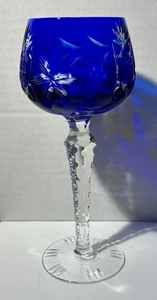 "Corvejón de vino azul claro corte bohemio de cristal de Lausitzer, Alemania 7 1/2"" de alto" - Imagen 1 de 4
