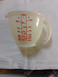 Tupperware Messbecher Groß 2L mit roter Skala - Bild 1 von 4