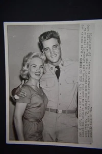 8 X 10 AP WIRE PHOTO, BLACK AND WHITE GLOSSY, ELVIS PRESLEY & GIRL FRIEND - Picture 1 of 1