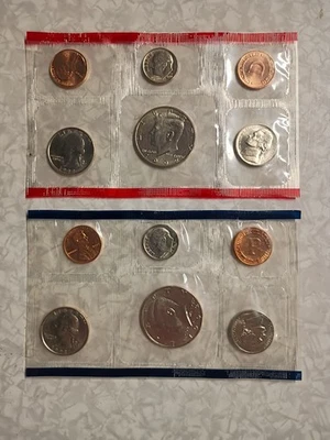 1992 U.S. Mint Uncirculated Coin Set  P & D Mints 10- Coin Set - Image 1 of 2