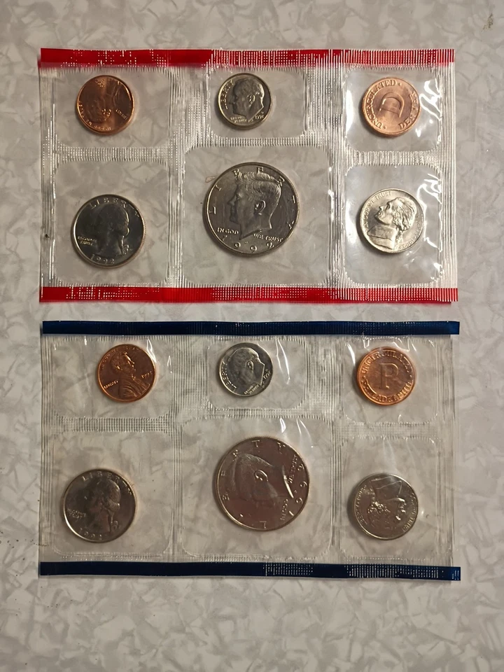 1992 U.S. Mint Uncirculated Coin Set  P & D Mints 10- Coin Set - Image 1 of 2
