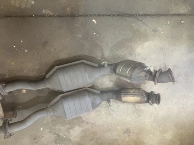 Juego convertidor catalítico 2003-2011 Lincoln Town Car Mercury Grand Marquis Foto 1 de 4