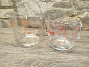 Vintage ARCUISINE PYREX Glass Measuring Jugs 2 Cups & 1 Cup Red Lettering - Picture 1 of 7