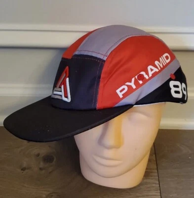 Sombrero trasero con correa ajustable logotipo piramidal negro 100% AUTÉNTICO 5 paneles retro AOP Foto 1 de 4