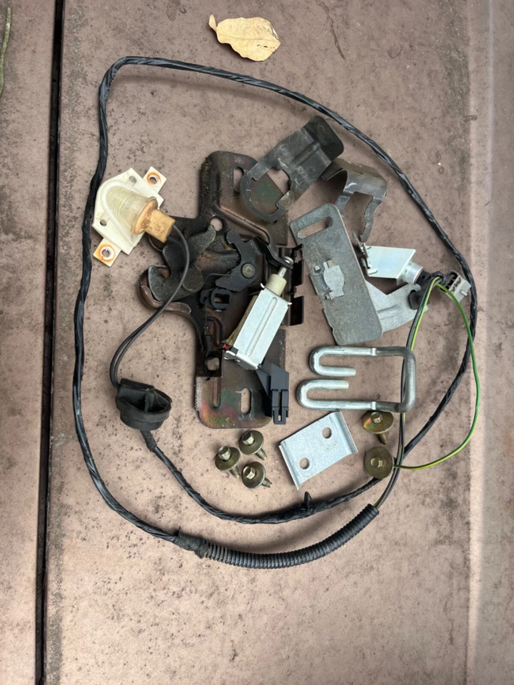 1988 Mercury Grand Marquis Trunk Lock 套件,后备箱灯,总成,电源释放 — 第 1/1 张图片