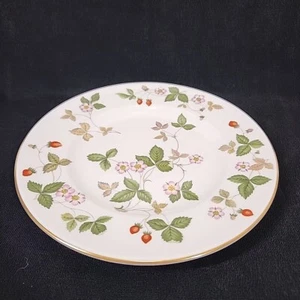 Wedgwood Wild Strawberry Bone China Salad Dessert Plate Gold Rim R4406 England - Picture 1 of 6