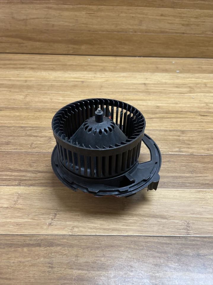 Conjunto de ventilador de motor inferior Volkswagen Golf 2015-2021 5Q1819021E OEM *NOTA* Foto 1 de 4