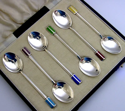 SEIS ELEGANTES CUCHARAS ART DECO CON ESTUCHE PLATA ESTERLINA ESMALTE 1933 Y 36 INGLÉS Foto 1 de 4