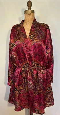 Bata corta vintage Victoria’s Secret etiqueta dorada cachemira satinada cinturón incorporado M/L Foto 1 de 4