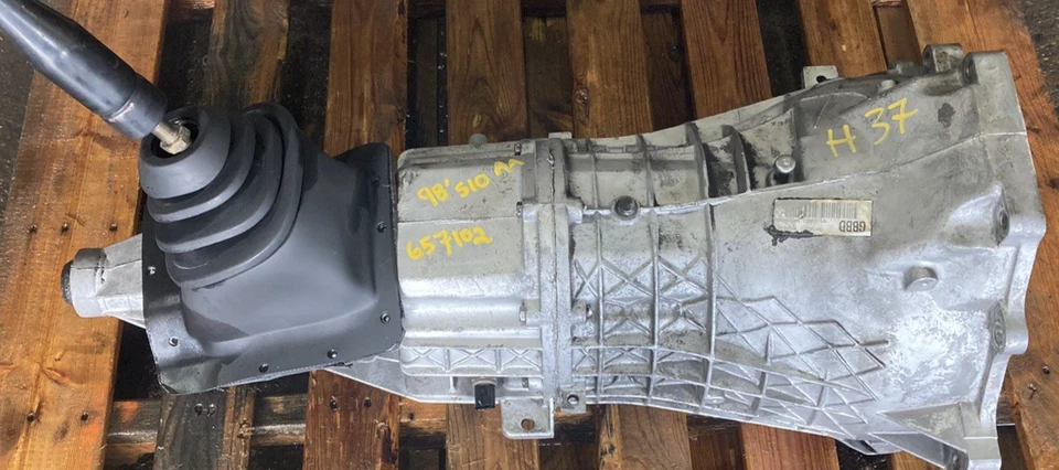 1996-1999 Chevrolet S10 Sonoma 2.2 5 Speed Manual Transmission 2WD NVG Foto 1 de 4