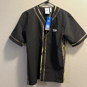 NEW Adidas Women’s RYV Camo Button Shirt GK5912 Black/Camouflage Size XS - Picture 1 of 8