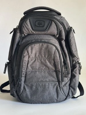 OGIO • Mochila Renegade RSS 17 • Gris estático oscuro • Se adapta a computadora portátil de 17" excelente Foto 1 de 4