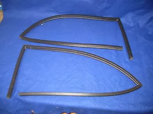 MGB GT REAR 1/4 QUARTER LIGHT RUBBER VINYL SEAL A PAIR OF W2C *** - Picture 1 of 1