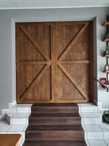 Hängendes Holztor / Vintage / Industrie Design / Scheunentor / verschiebbar - Bild 1 von 4