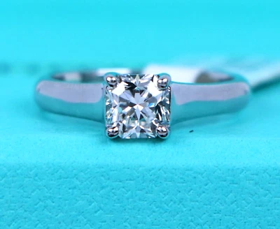 Anillo de compromiso solitario de diamantes de 0,74 quilates Tiffany & Co Lucida 4,5 $7,150 Foto 1 de 4