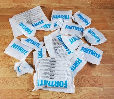 Figura de acción Fortnite Mystery Surprise 4" bolsa ciega conjunto de 3 paquetes aleatorios Foto 1 de 2