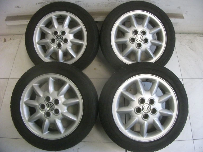 Original VW Golf 3 Vento Scirocco Corrado Alufelgen NEU Winterreifen 205 50 r15  - Bild 1 von 4