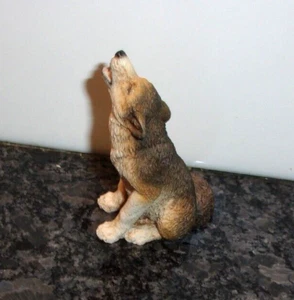 MINIATURE COLLECTIBLE - HOWLING WOLF STATUE - RESIN - 2" - Picture 1 of 4