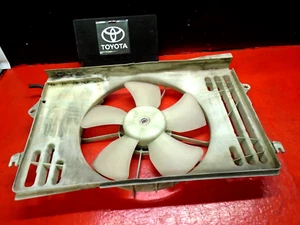 03 04 TOYOTA COROLLA ENGINE COOLING RADIATOR FAN W/ COOLANT RESERVOIR 1ZZ-FE OEM - Foto 1 di 6