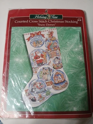 Medias de Navidad de punto de cruz contadas en tiempo de vacaciones "Cúpulas de nieve". 18" Diagonal Foto 1 de 2