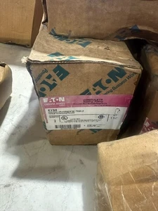 Box of 2 Eaton Crouse-Hinds EYS5 Vertical/Horizontal 1-1/2" Explosion Proof W566 - Picture 1 of 1