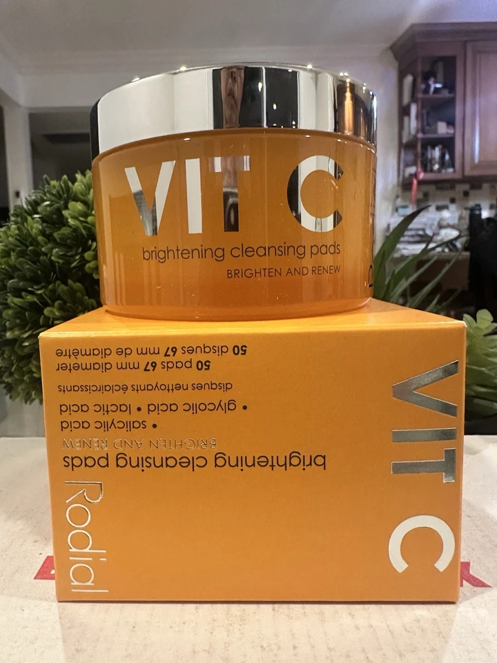 Almohadilla limpiadora iluminadora formulada con vitamina C pura Rodial - 50 almohadillas TAMAÑO COMPLETO Foto 1 de 4