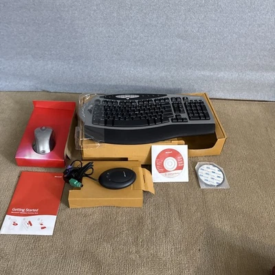 Microsoft Wireless Optical Desktop Keyboard Mouse Combo Comfort Edition - Image 1 of 4