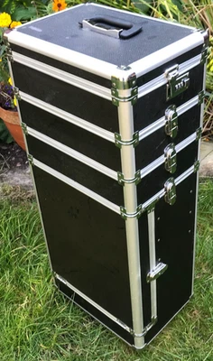 Portable Lockable Aluminium Make Up Vanity Hairdressing Case Tool Box + Keys - Image 1 of 4