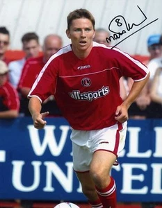 MATT HOLLAND - Charlton Athletic & Rep of Ireland - HANDSIGNIERTES 10x8" FOTO. - Bild 1 von 2