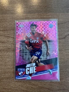 Justin Che FC Dallas Pink Refractor RC Topps Chrome 2022 Rookie X Fractor - Bild 1 von 2