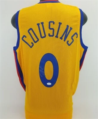 Camiseta amarilla firmada por DeMarcus Cousins Golden State Warriors "The Bay" (certificado de autenticidad JSA)  Foto 1 de 4