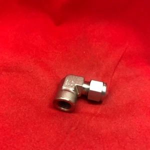 Swagelok SS-600-8-6 weiblicher Winkel, 3/8 Zoll Röhre Außendurchmesser x 1/2 Zoll FNPT  - Bild 1 von 1