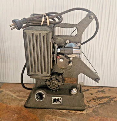 Projetor de Filme Vintage Keystone Modelo R-8 8mm Série 146198 Não Testado Como Está - Imagem 1 de 4