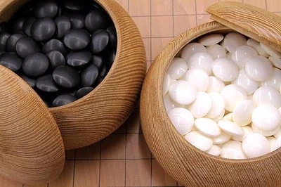 Japanese Vintage Go-Stone IGO Game Nachiguro Black & Clam Stone W/Wooden Bowl FS - Image 1 of 4