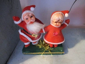 Beflockter Vintage Mr.& Mrs. Weihnachtsmann und Weihnachtsmann tanzen allein - Bild 1 von 8
