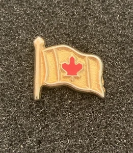 Vintage Canada Flag Gold Tone Enamel Red Maple Leaf Country Lapel Pin - SP11 - Picture 1 of 3