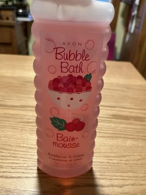 Avon Bain mousse Raspberries & Cream bubble bath 24fl Oz New Old Stock - Image 1 of 4
